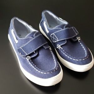 Boys boat canvas shoes worn once